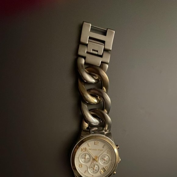 Michale Kors Watch - Picture 3 of 4
